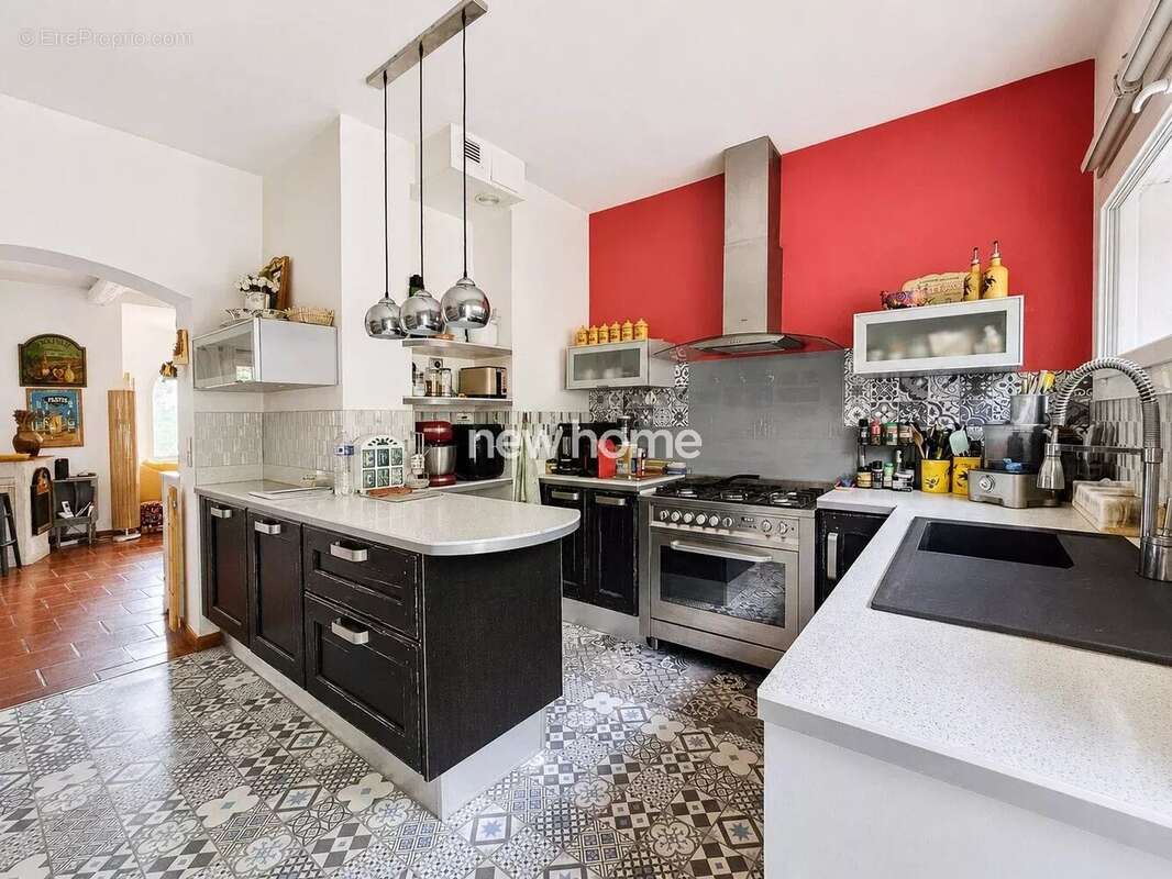 Élégante propriété de caractère avec très belle vue, piscine et gîte indépendant - photo 12