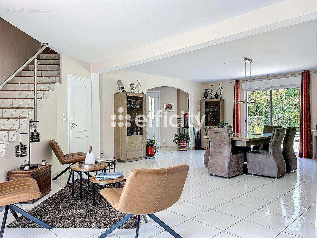 Maison à MONTRICHARD