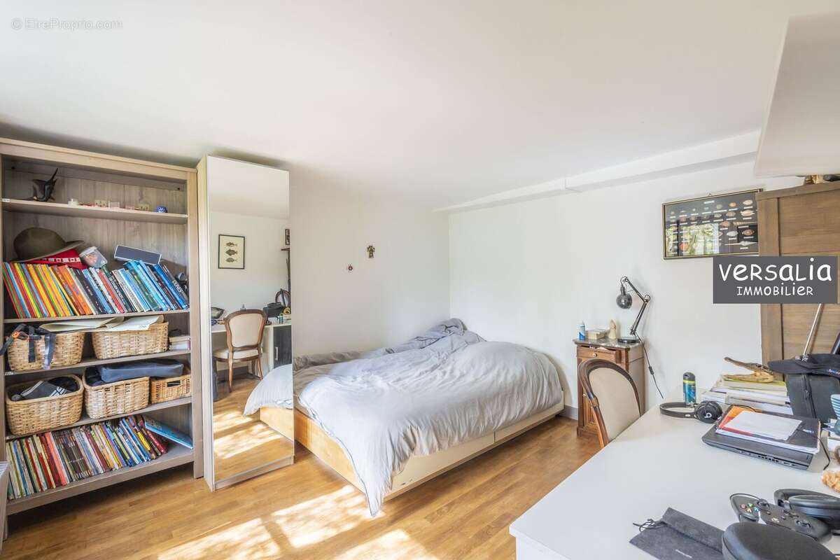 6 Pièces de 128 m² avec un jardin de 400 m². Versailles centre.  - photo 13