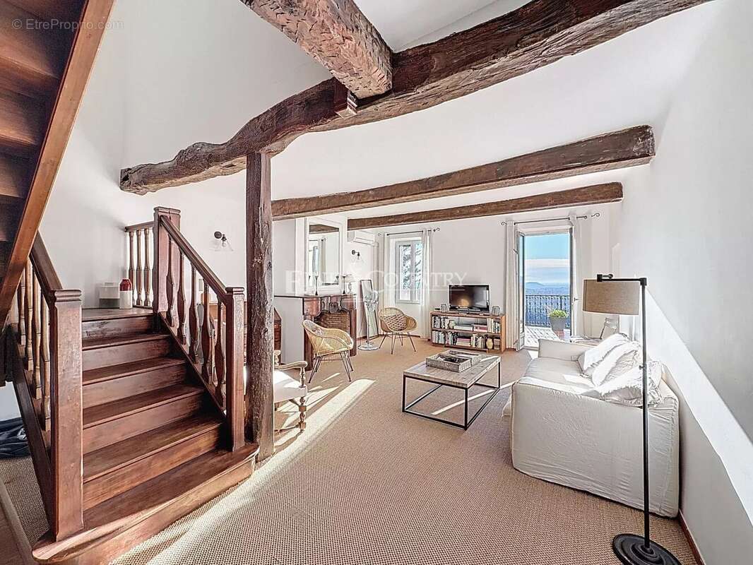 Maison à SAINT-CEZAIRE-SUR-SIAGNE