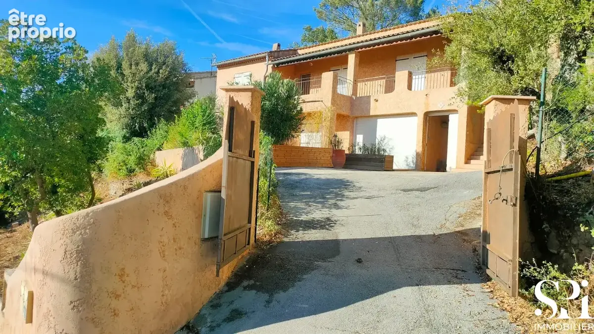 Maison 7 pièces 180 m² · à Pierrefeu-du-Var · 180 m² · 590 000 €
