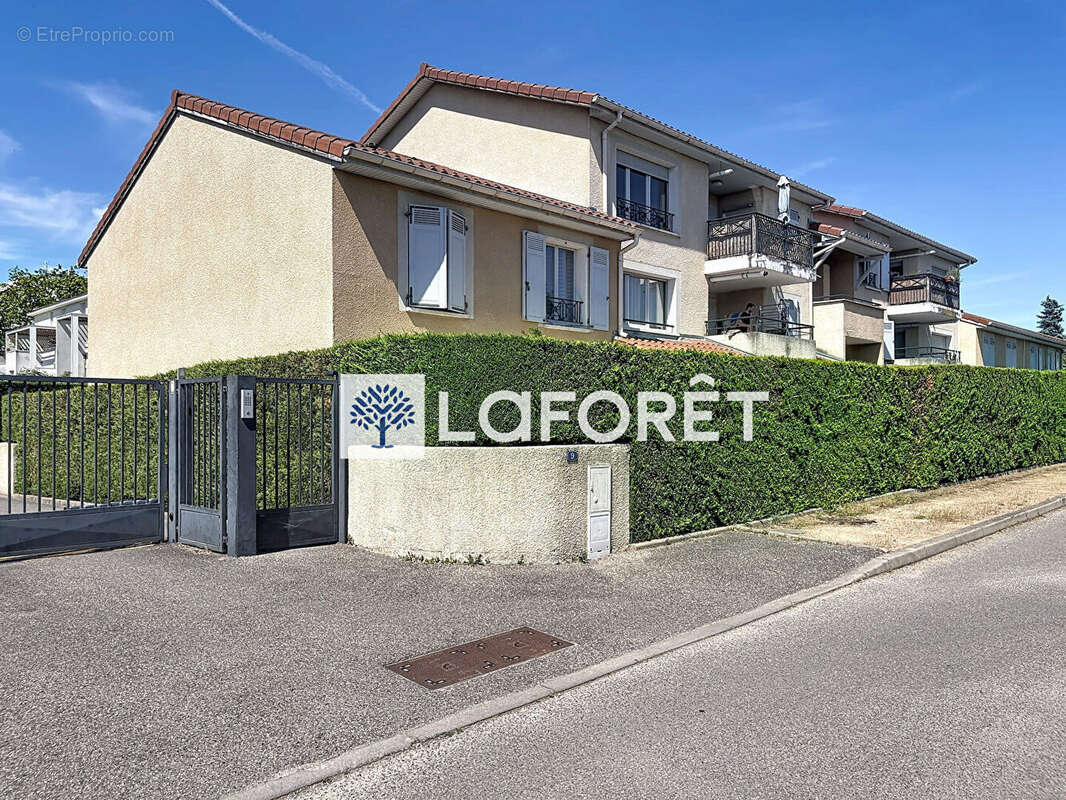 Appartement à RILLIEUX-LA-PAPE