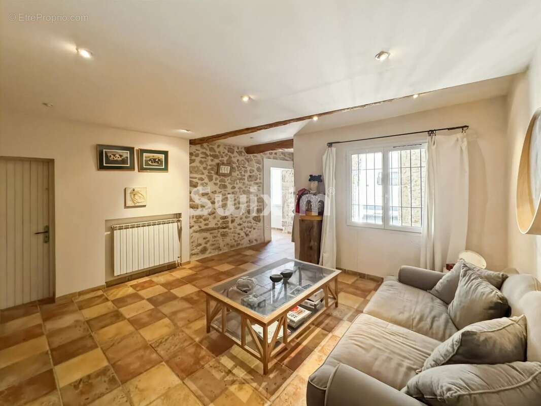 Maison à SAINTE-CECILE-LES-VIGNES