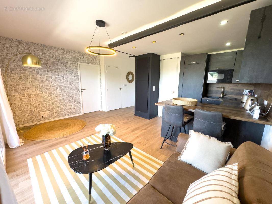 Appartement à LES PONTS-DE-CE