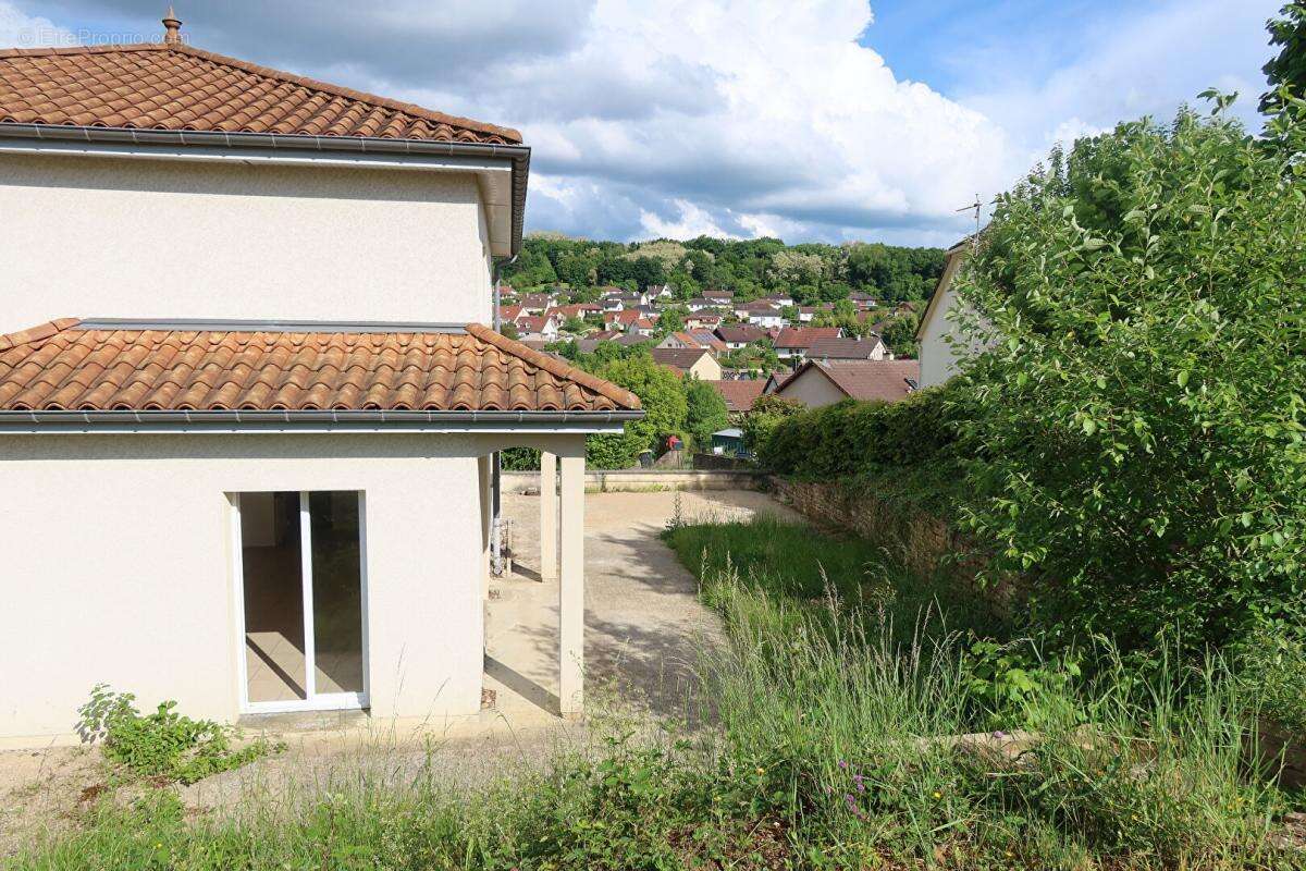 Maison à POUILLEY-LES-VIGNES