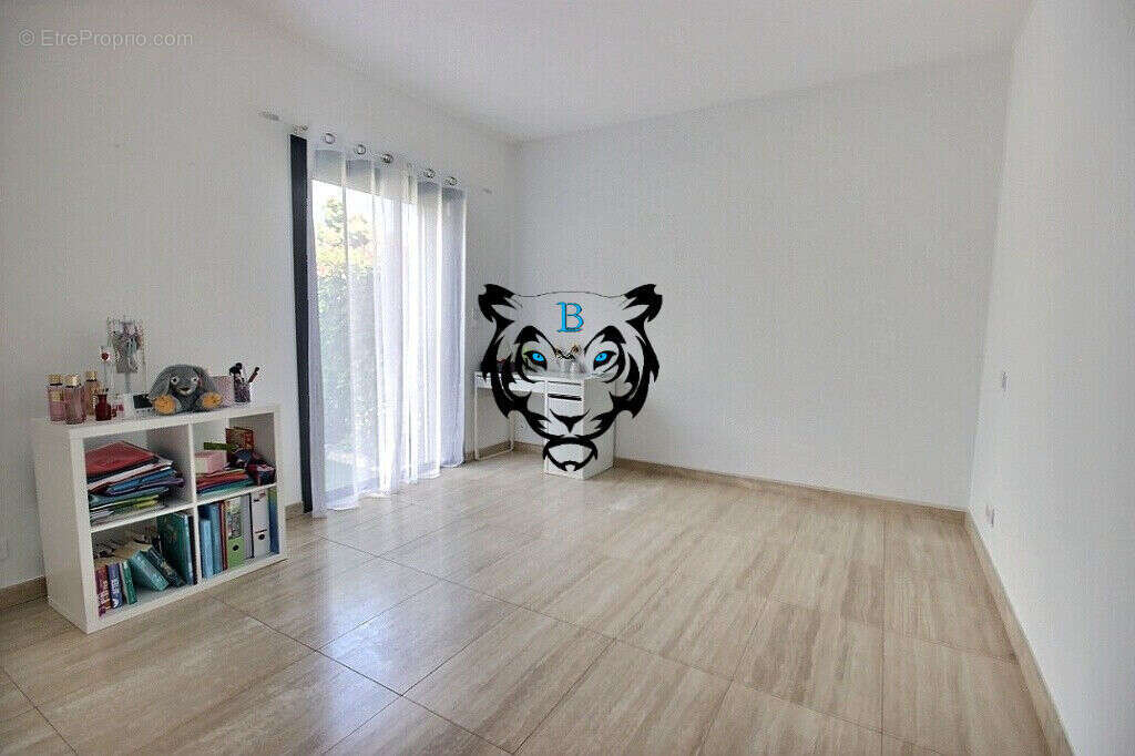 Maison à ROQUEBRUNE-SUR-ARGENS