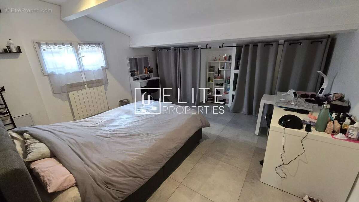 Commerce à TOURRETTES