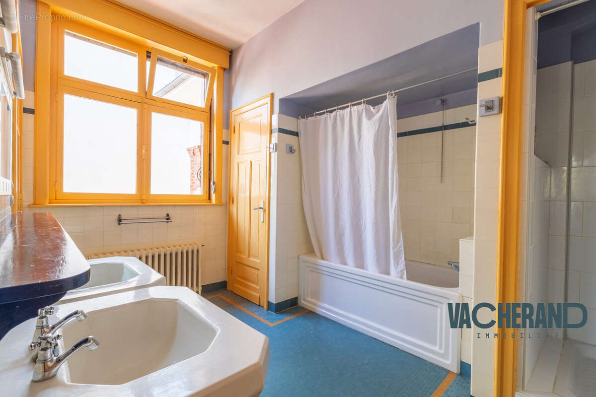 Maison 404 m² à Armentieres  - photo 7