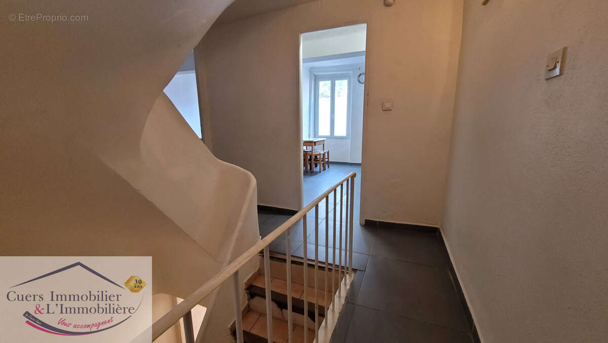 Cuers, maison de village t9 + remise - photo 14