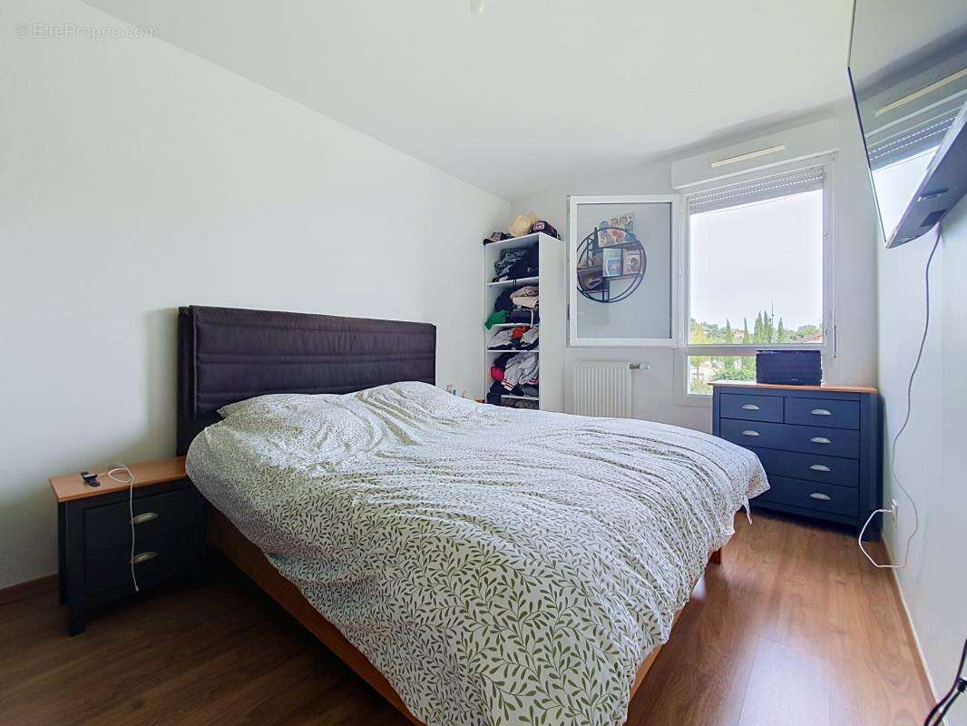 Appartement à CHUZELLES