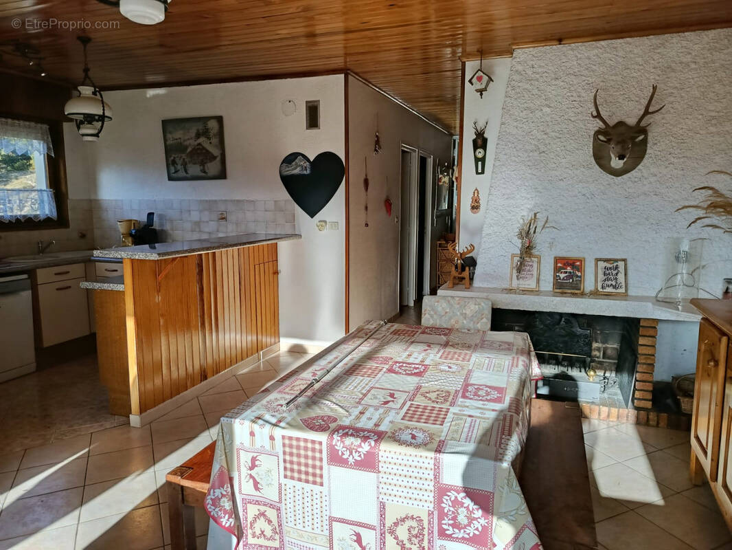 Appartement à GREOLIERES
