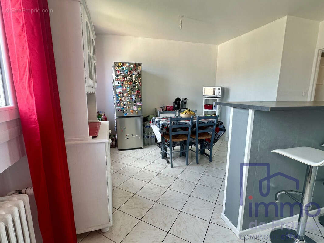 Appartement à LE CHAMBON-FEUGEROLLES