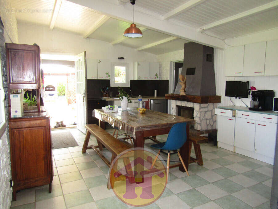 Maison à SAINT-MARTIN-DE-JUSSAC