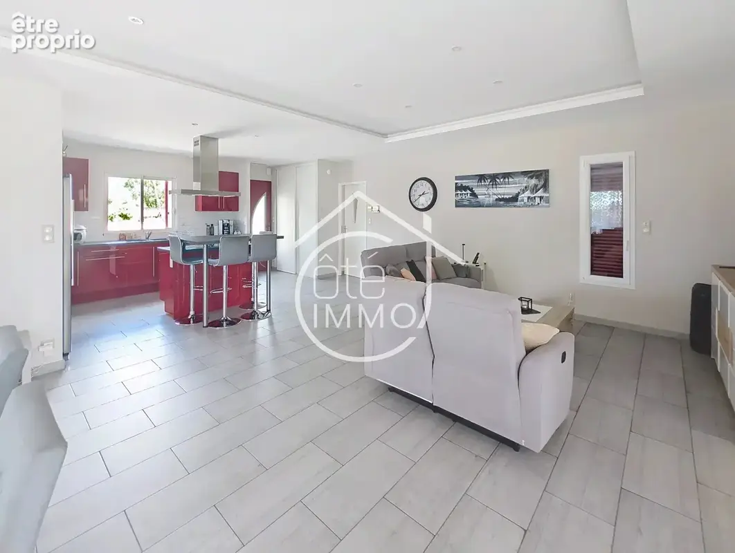 SAINT-PIERRE-D'EYRAUD : Maison 5 pièces de 118 m² avec grand garage et jardin - photo 4