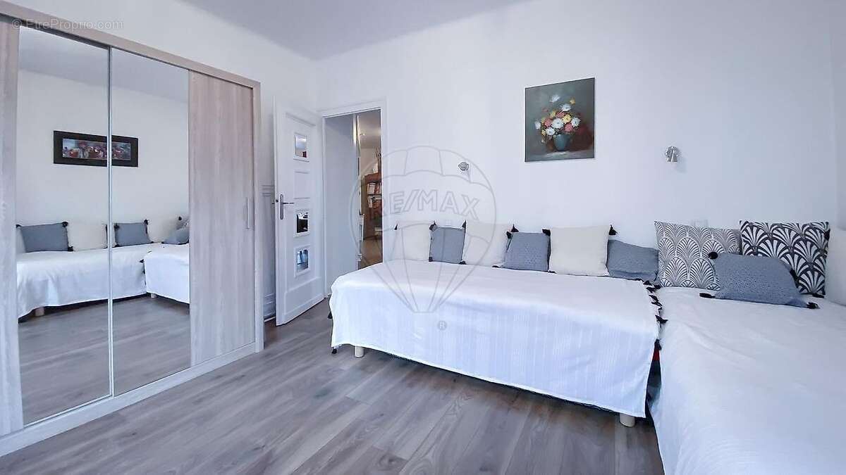 Appartement à ETREMBIERES