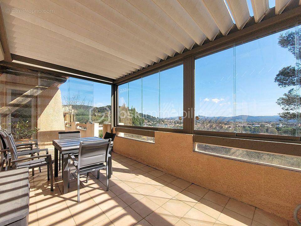 Maison à SOLLIES-VILLE