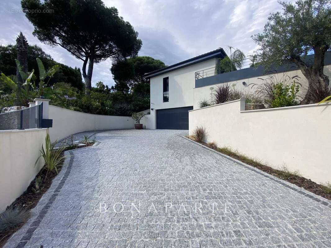 Sainte-maxime - jolie villa contemporaine de 230m² - a pieds de la plage de la nartelle - photo 19