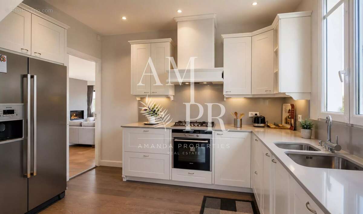 Baisse de prix de 1 062 000€ - exclusivité : villa unique - à deux pas de la croisette - vue mer - photo 11