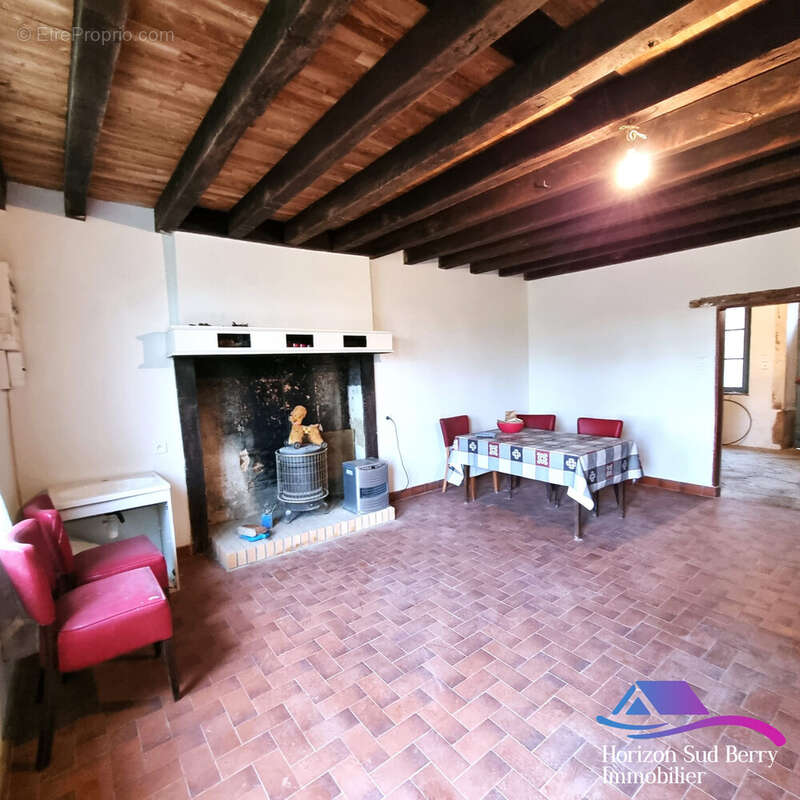 pièce principale - Maison à VIJON