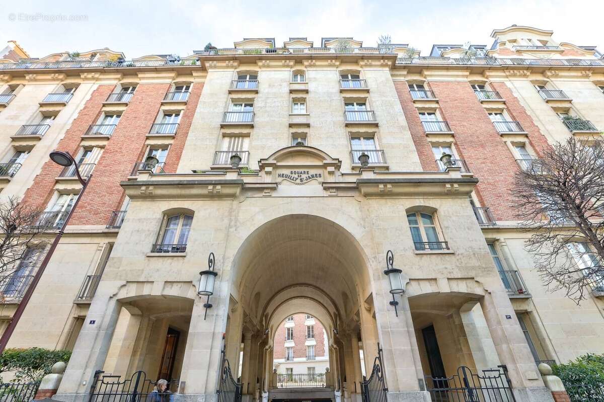 Appartement à NEUILLY-SUR-SEINE