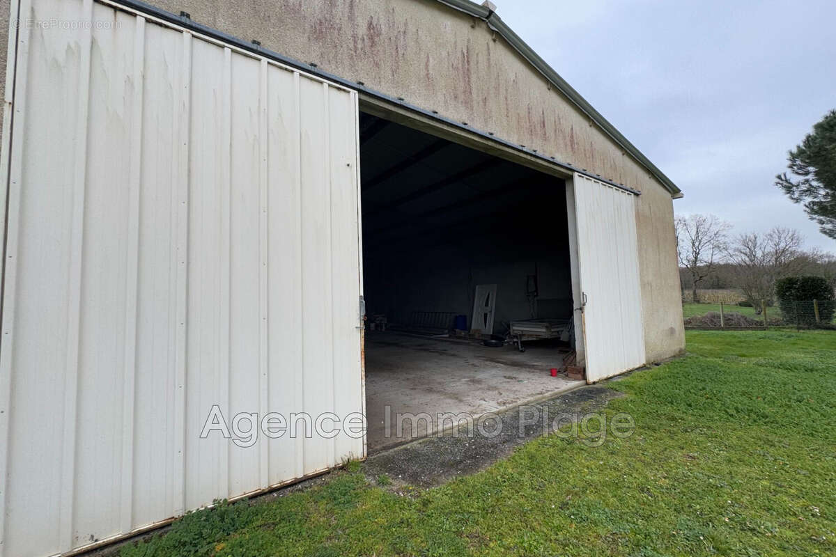 Commerce à LESPARRE-MEDOC