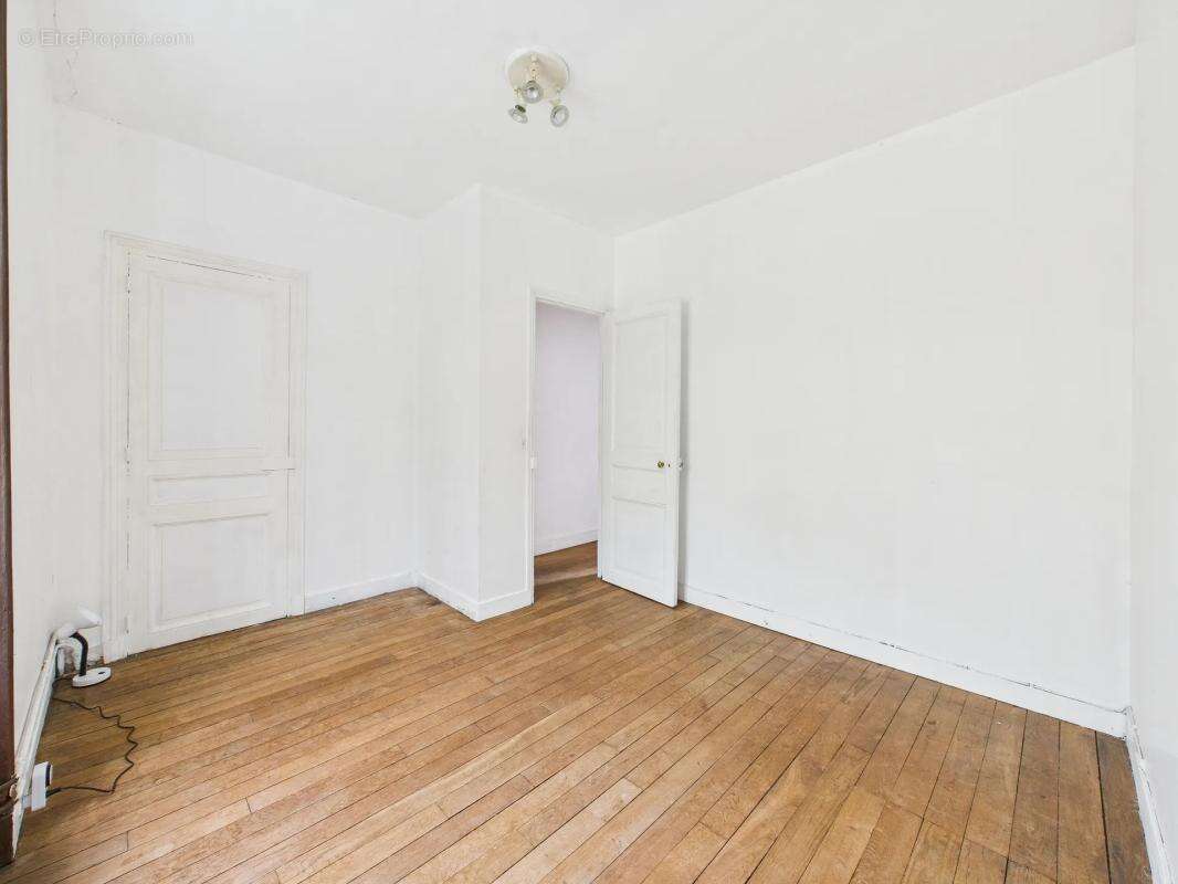 Maison à SAINT-MAUR-DES-FOSSES