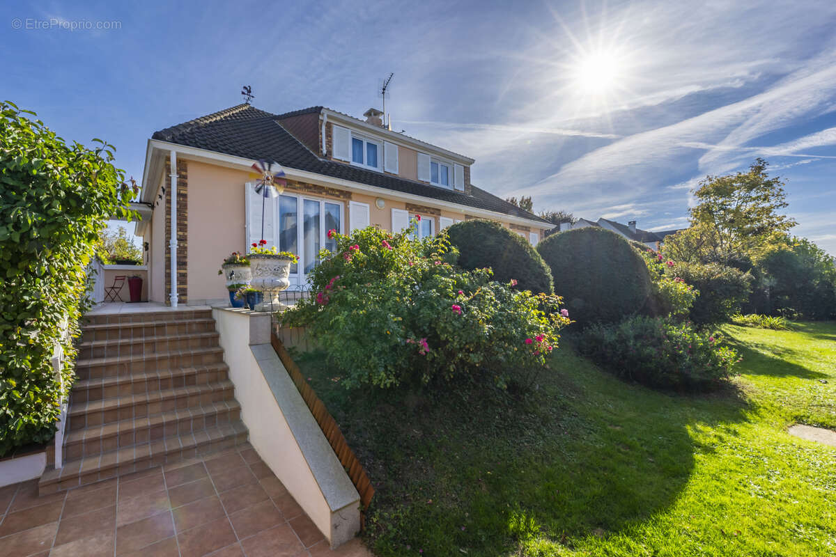 Maison à MOISSY-CRAMAYEL
