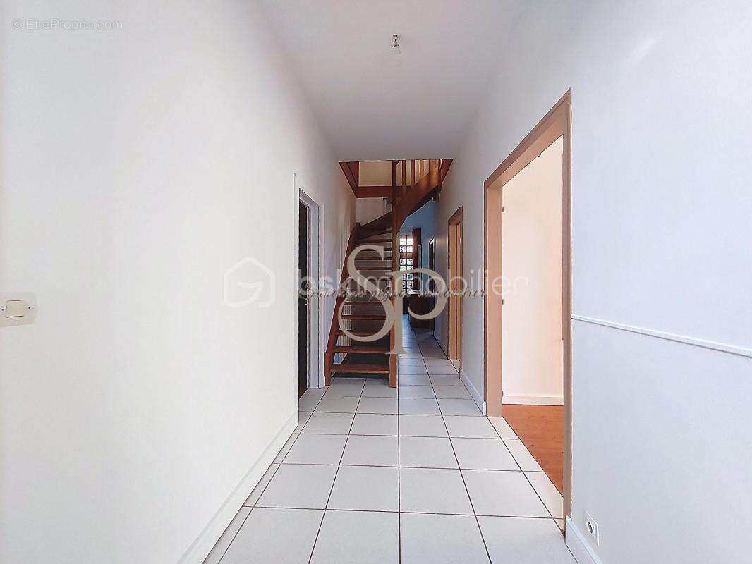 Maison à LORREZ-LE-BOCAGE-PREAUX