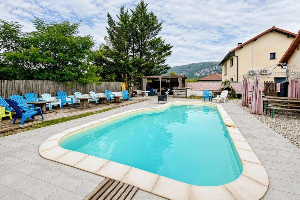 Maison de 10 pièces de 235 m² située à Brens - photo 9