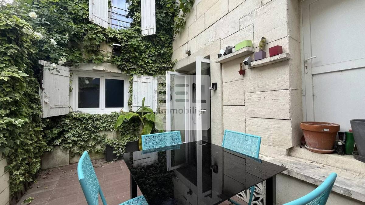 Maison à FONTVIEILLE