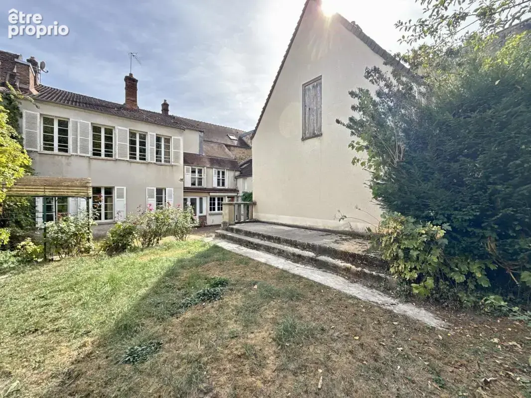 Belle demeure bourgeoise à Vendre au coeur de Donnemarie - photo 2