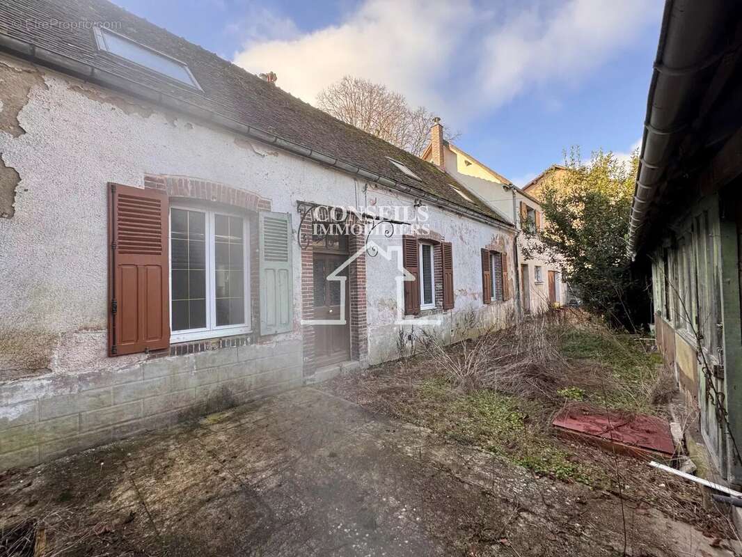 Maison à SAINT-JULIEN-DU-SAULT