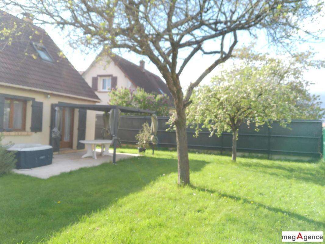Maison à CHAMPHOL