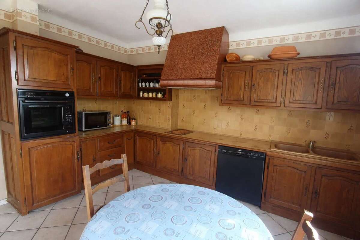 Maison à SAINT-HILAIRE-DE-LUSIGNAN