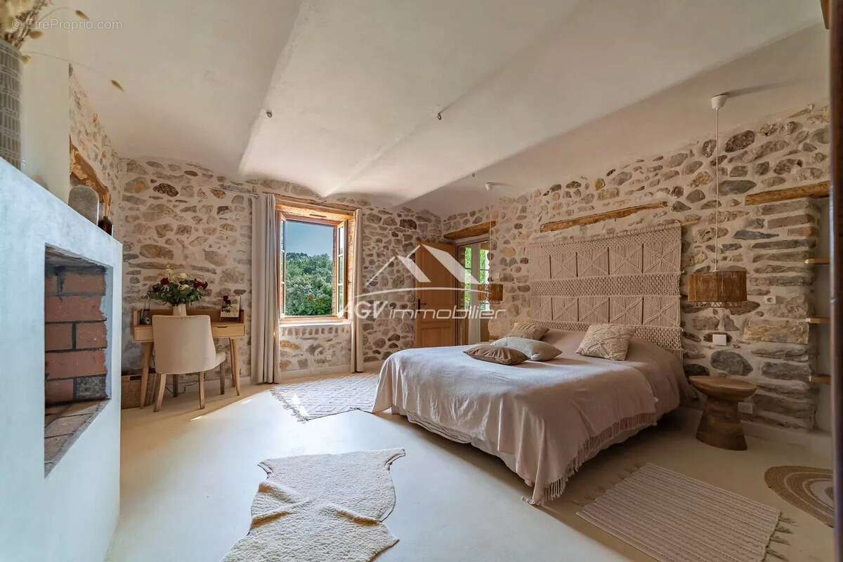 Maison à ALLEGRE-LES-FUMADES