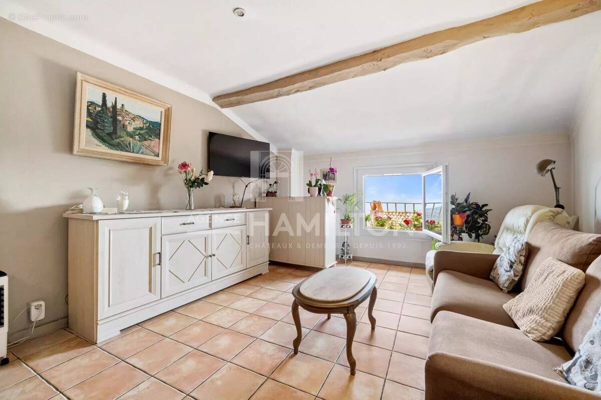 Appartement à CHATEAUNEUF-GRASSE