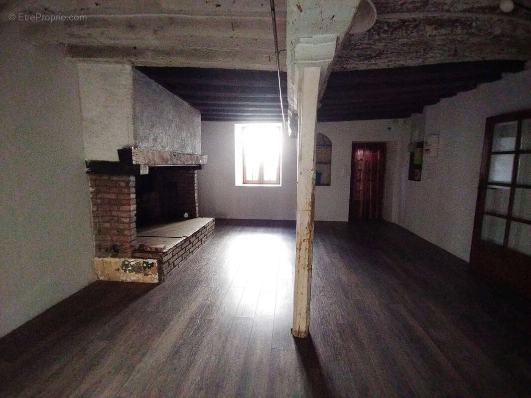 Maison à SAINT-HILAIRE-LA-GRAVELLE