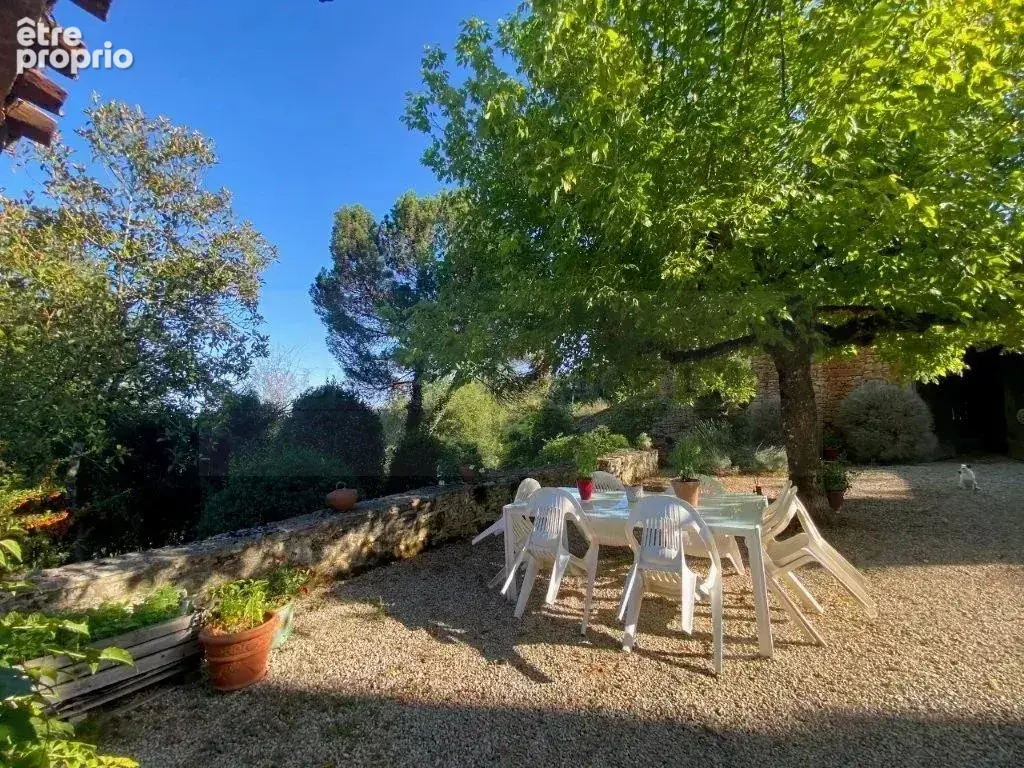 Exceptionnelle propriete en pierre de caractere restauree avec  dependances - photo 17