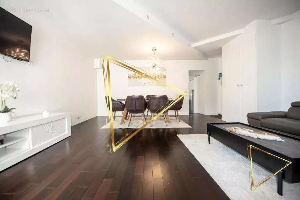 Appartement à PARIS-1E