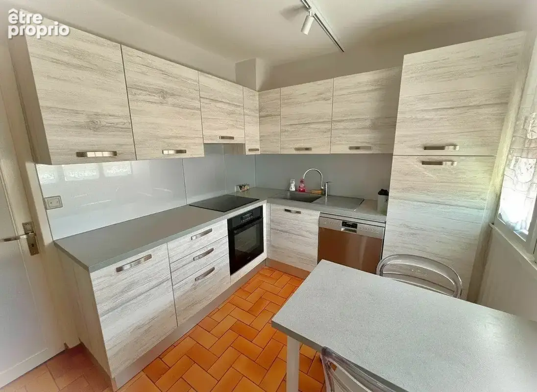 Maison 110 m² à Saint-Jean-De-La-Ruelle  - photo 4