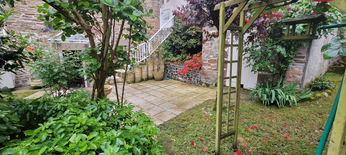 Maison à BEYNAT
