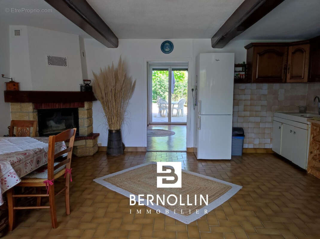 Maison à COURMANGOUX