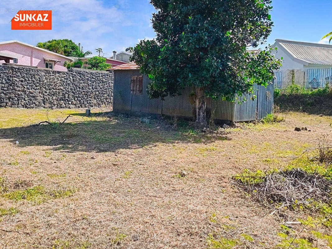 Terrain à SAINT-PIERRE