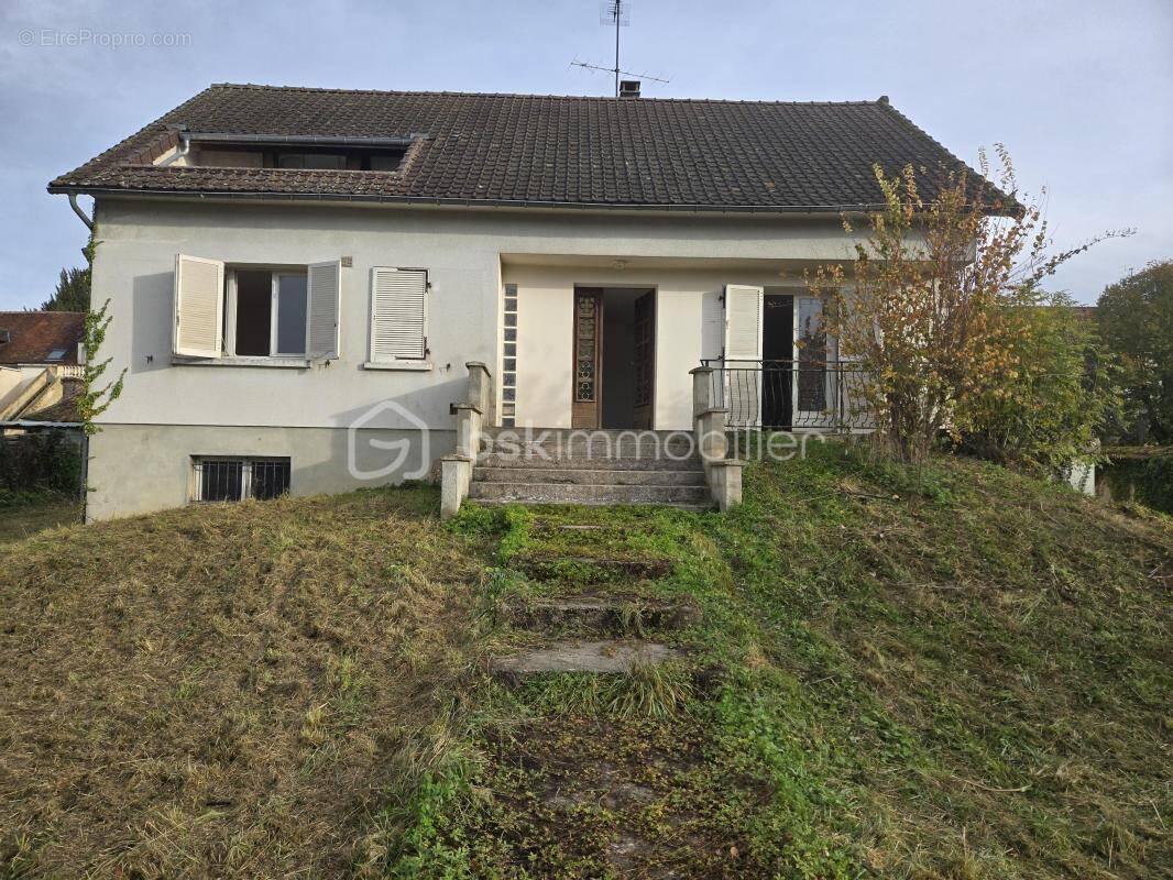 Maison à BRIENON-SUR-ARMANCON