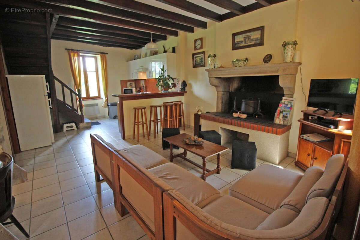Maison à ARNAC-LA-POSTE