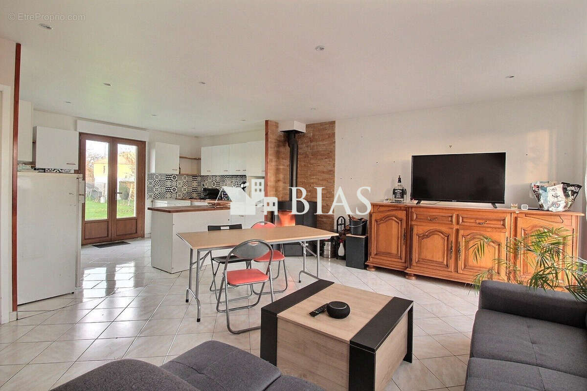 Maison à SAINTE-COLOMBE-LA-COMMANDERIE