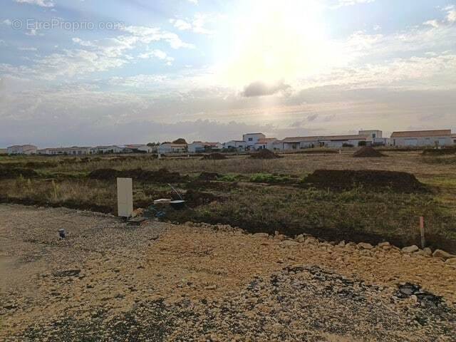 Terrain à PORT-DES-BARQUES
