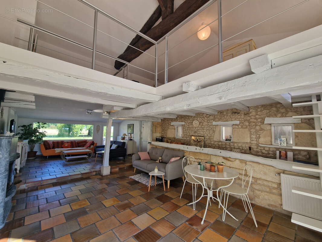 Maison à TUGERAS-SAINT-MAURICE