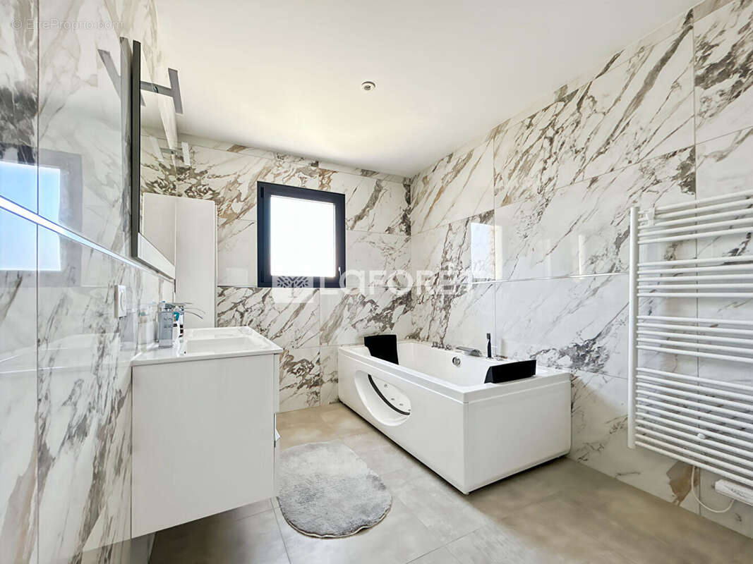 Maison à ROMANS-SUR-ISERE