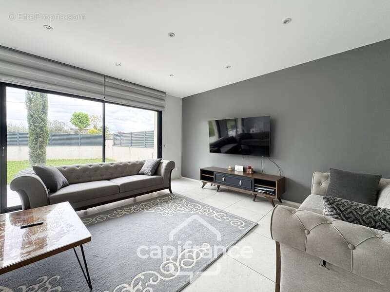 Maison à CLONAS-SUR-VAREZE